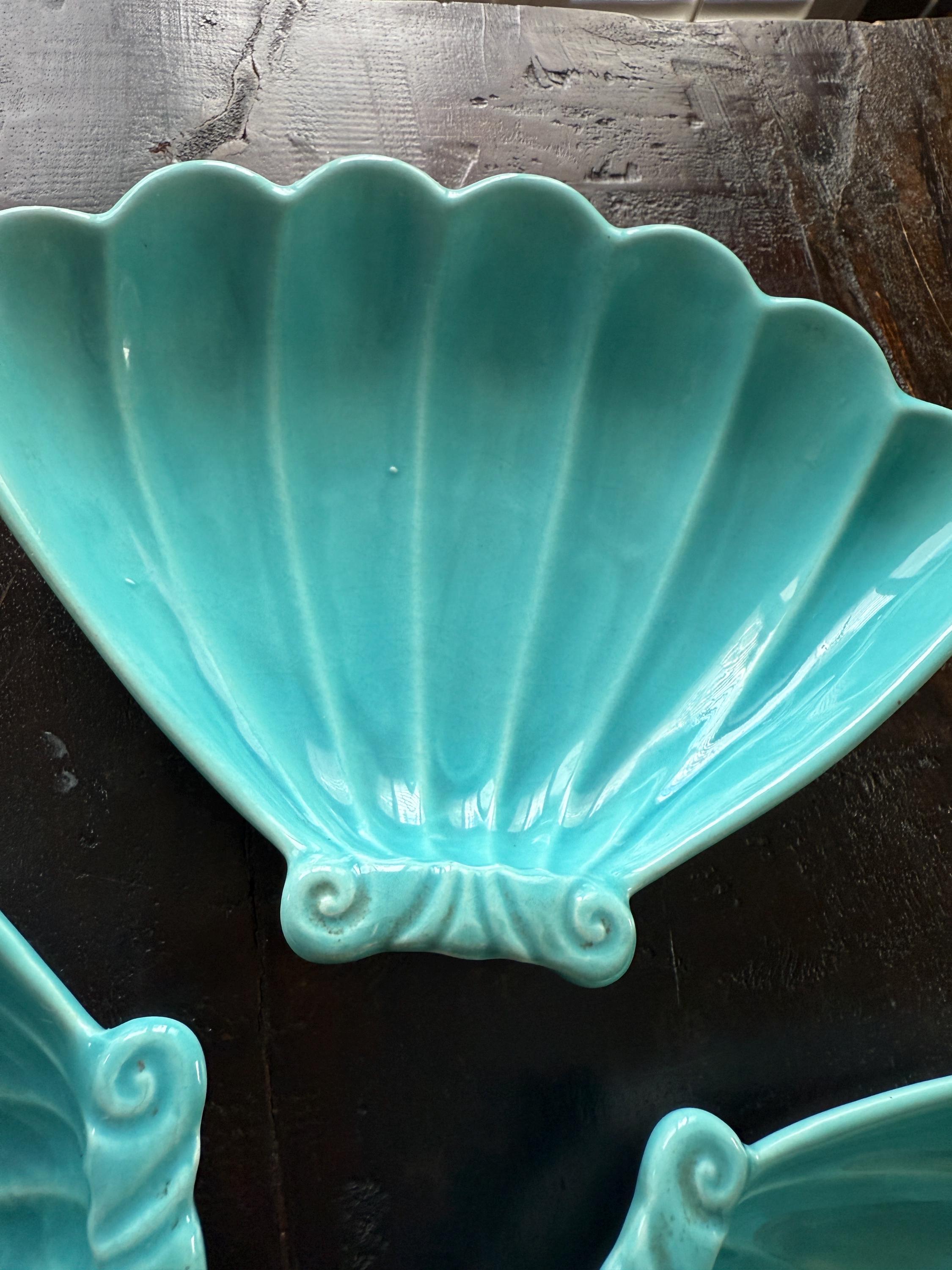Vintage California Pottery Shell Servers – Set of 3 – Turquoise Glazed USA L70 – 1950s Mid Century Coastal Decor