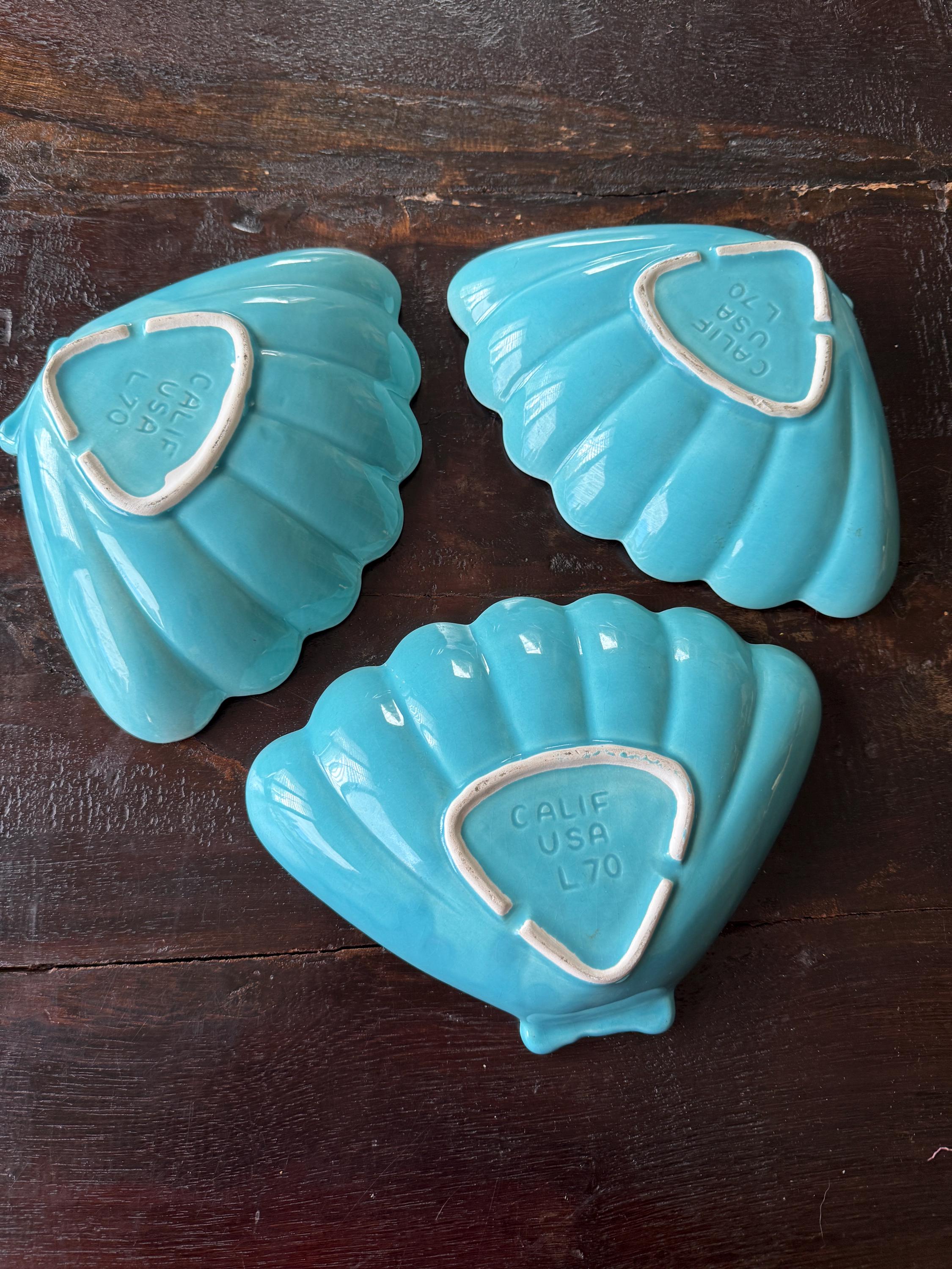 Vintage California Pottery Shell Servers – Set of 3 – Turquoise Glazed USA L70 – 1950s Mid Century Coastal Decor