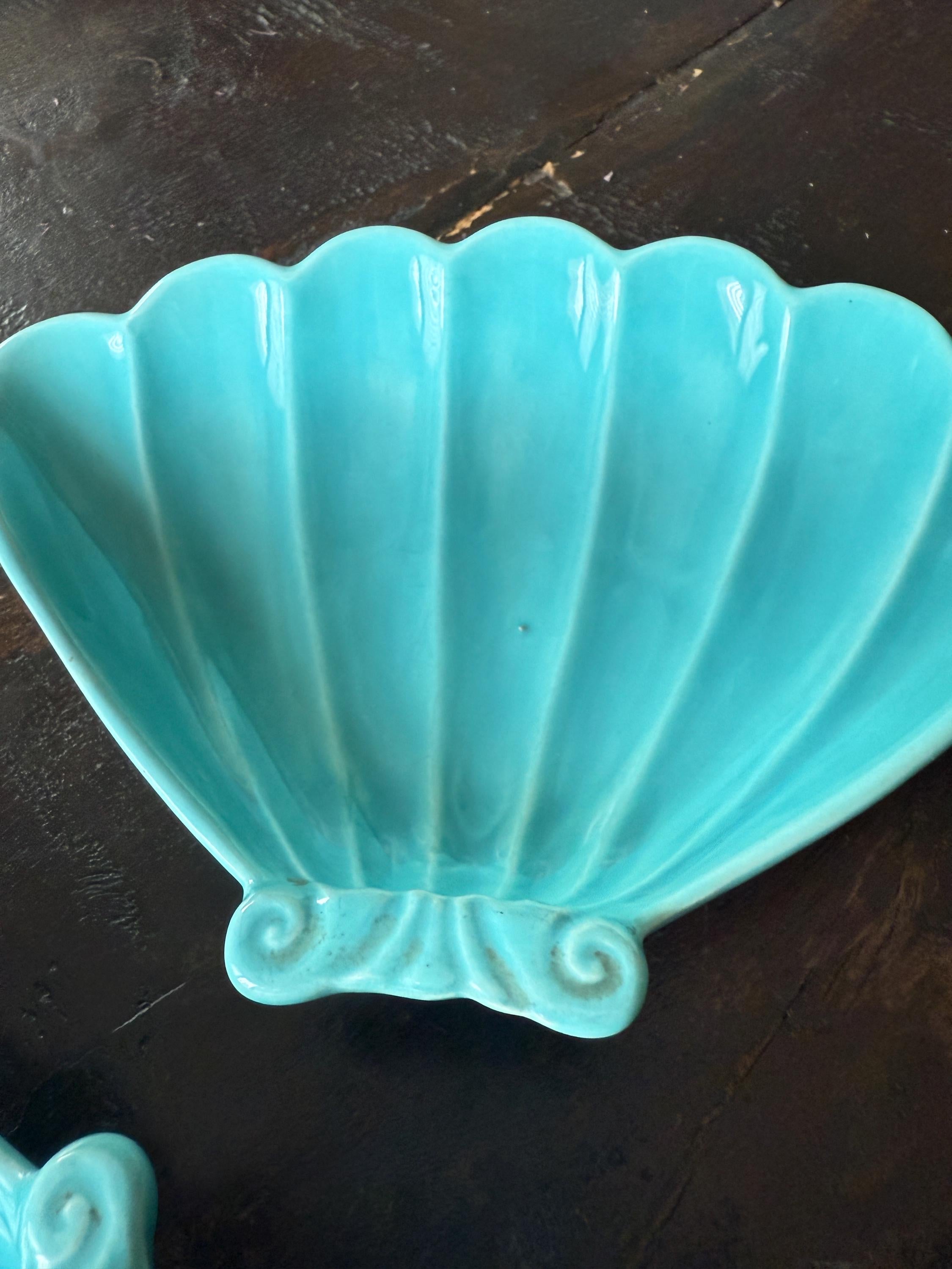 Vintage California Pottery Shell Servers – Set of 3 – Turquoise Glazed USA L70 – 1950s Mid Century Coastal Decor