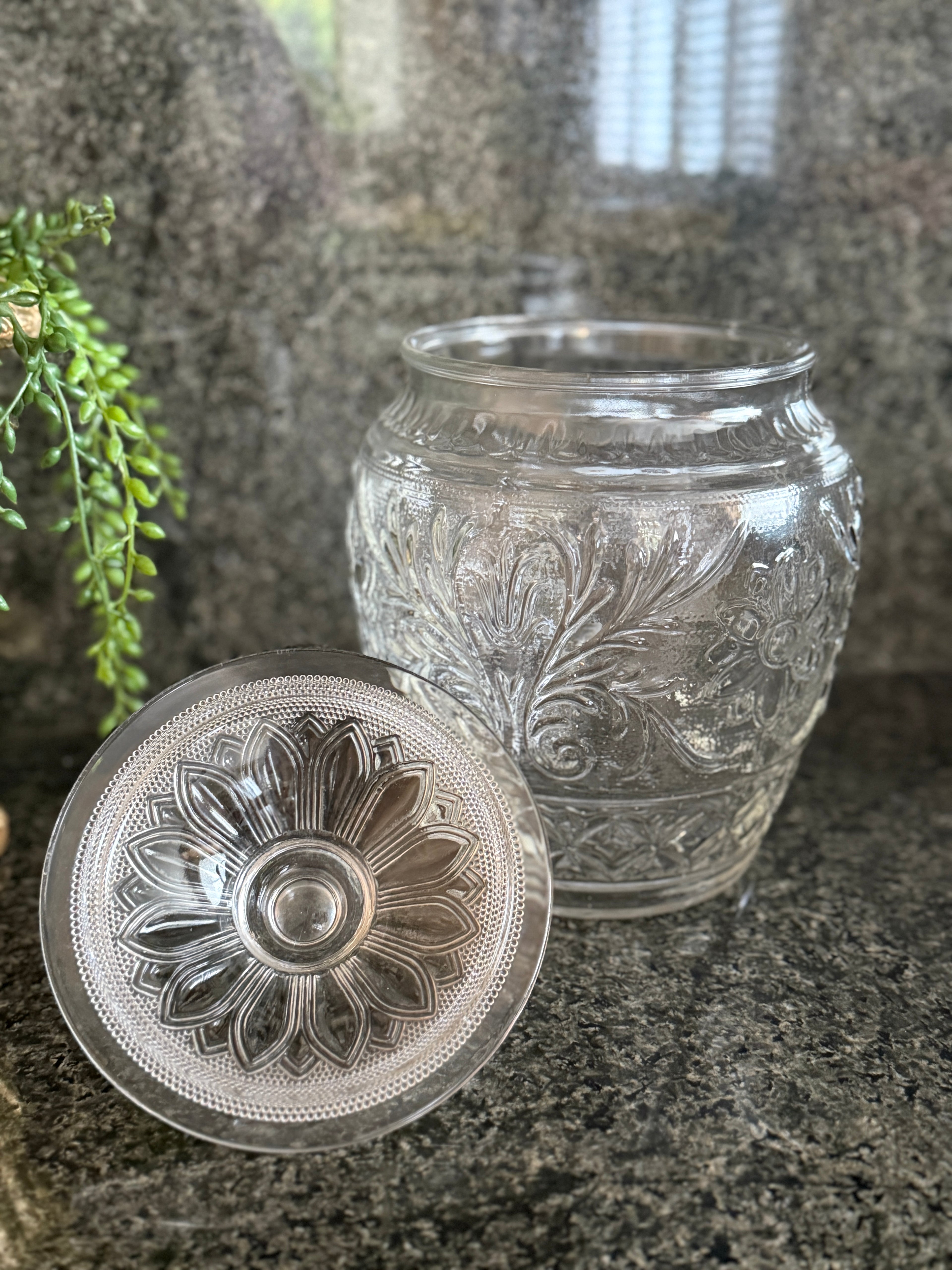 Vintage Anchor Hocking Clear Glass Cookie Jar – Sandwich Pattern with Daisy Lid