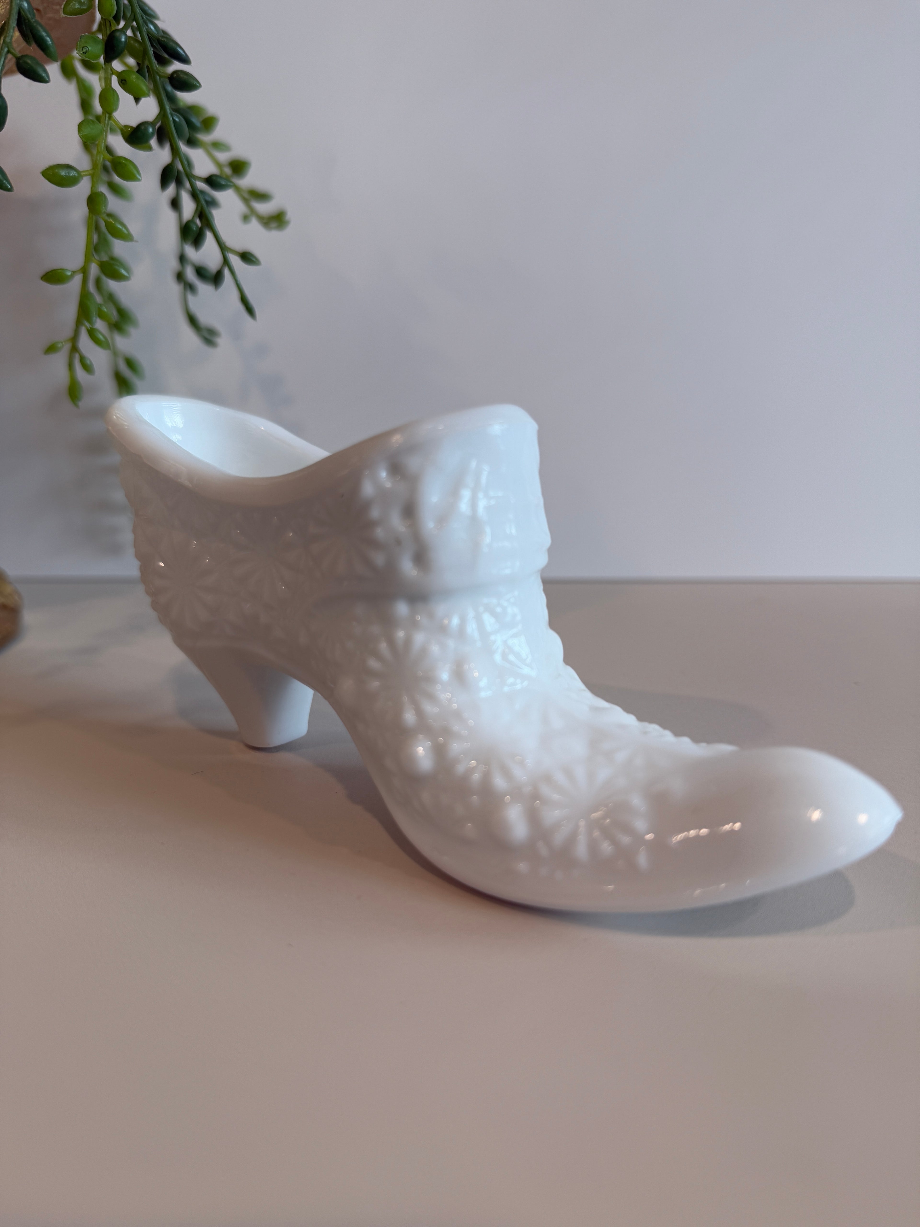 Vintage LE Smith Milk Glass Slipper Shoe – Daisy & Button Pattern Collectible