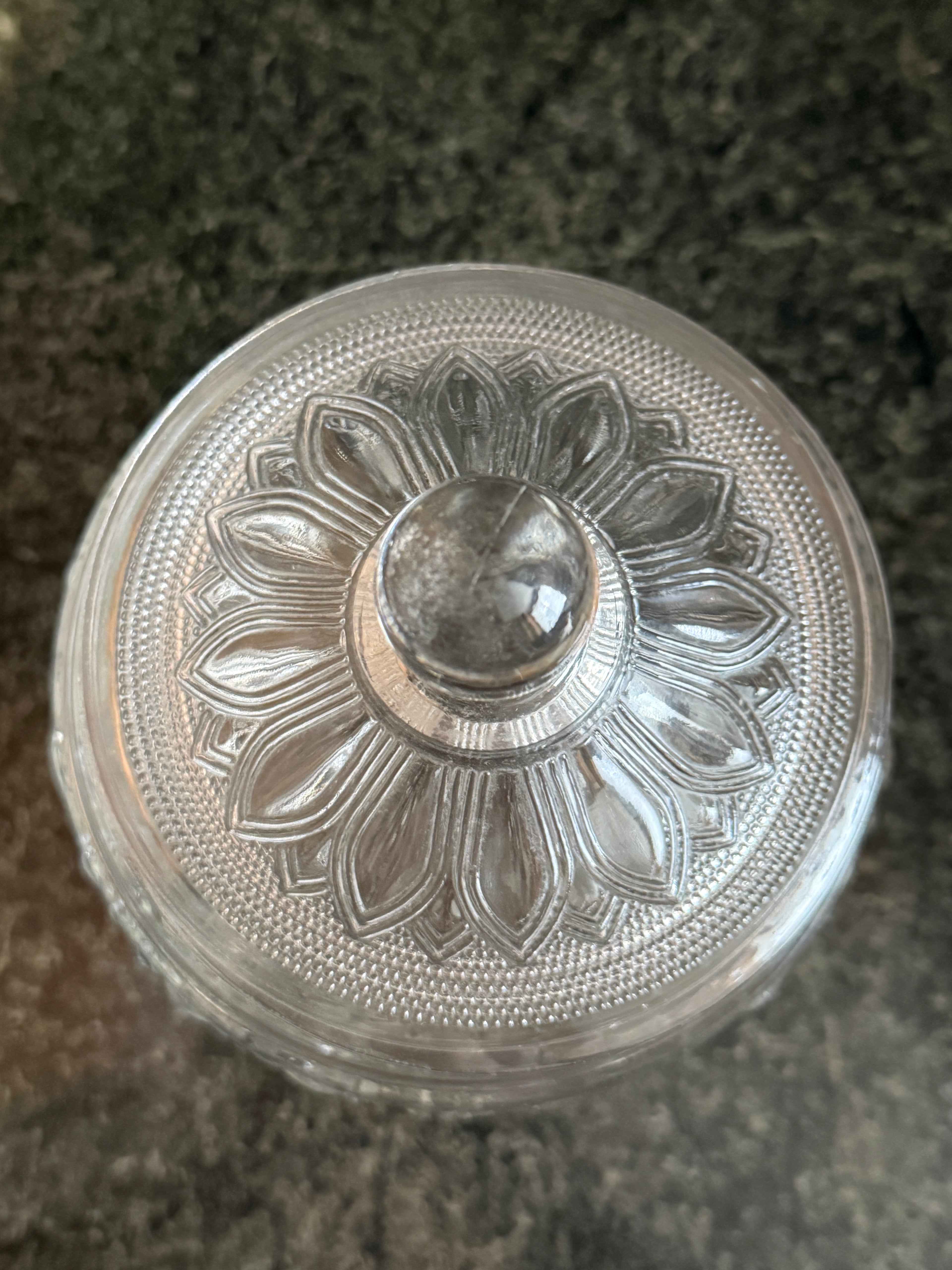 Vintage Anchor Hocking Clear Glass Cookie Jar – Sandwich Pattern with Daisy Lid